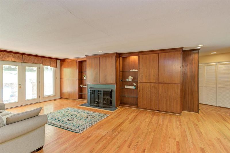 1709 Michaux Rd, Chapel Hill, NC 27514