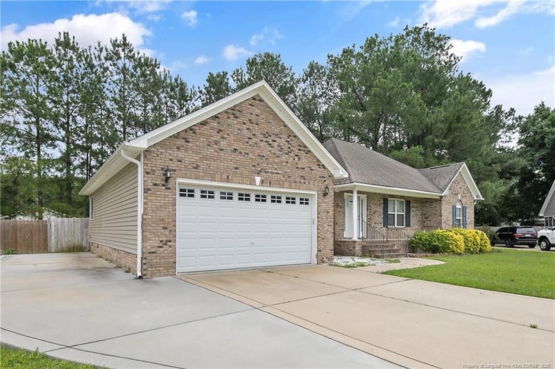 1709 Secretariat Pl, Hope Mills, NC 28348