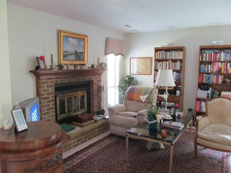 171 Clancy Cir, Cary, NC 27511
