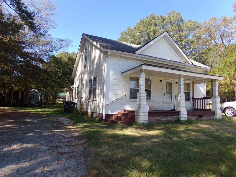 171 N Dunn St, Angier, NC 27501
