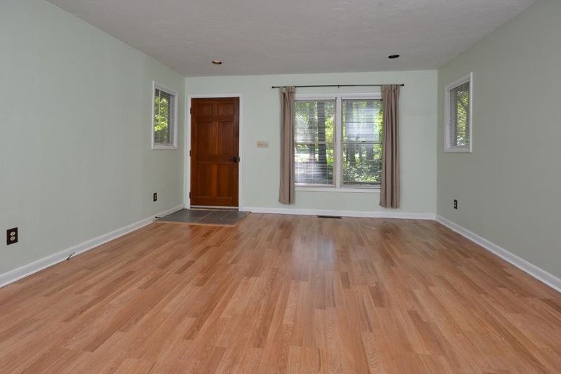 1711 Puma Ln, Chapel Hill, NC 27516