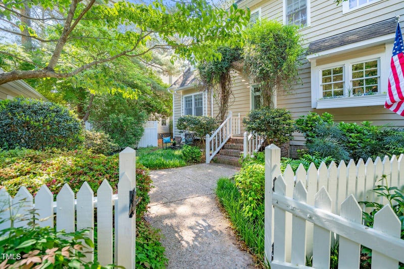 1712 Briarforest Pl, Raleigh, NC 27615