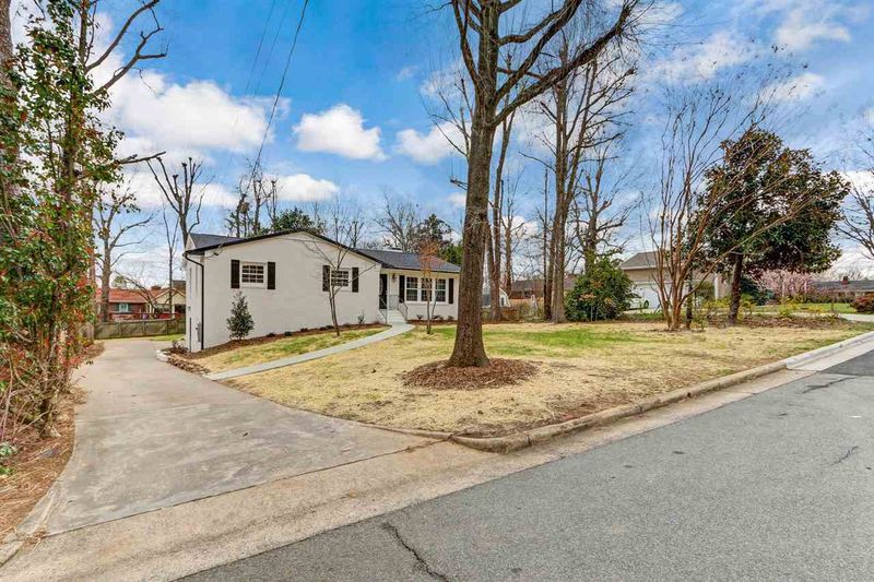 1712 Hawthorne Ln, Burlington, NC 27215