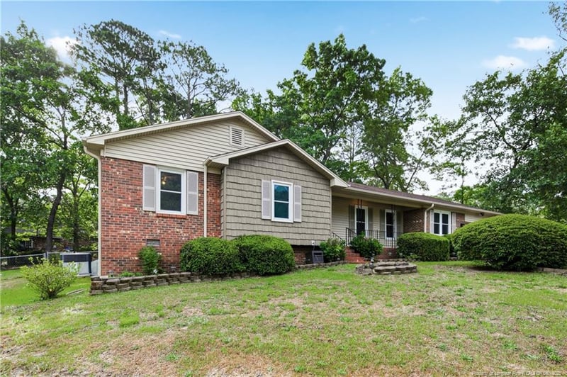 1712 Valley Ridge Dr, Fayetteville, NC 28303