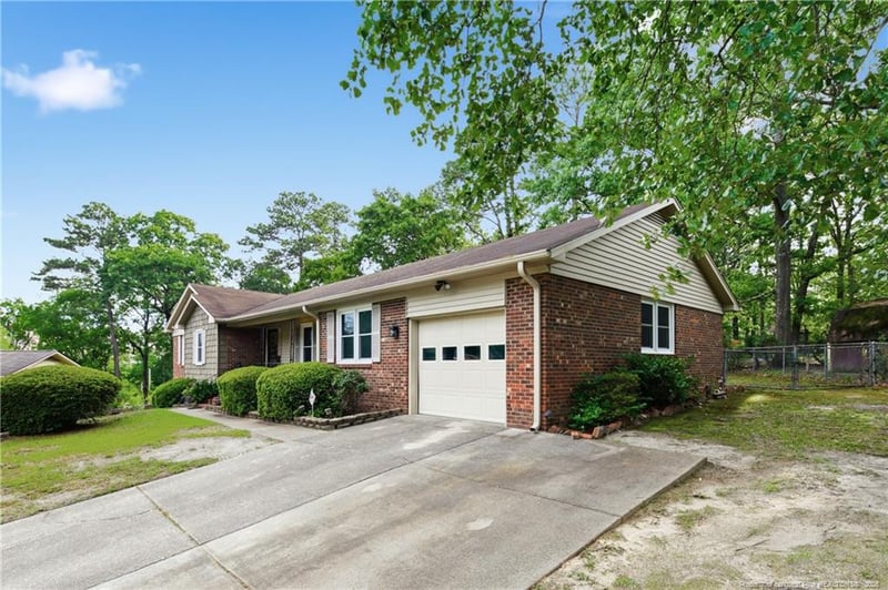 1712 Valley Ridge Dr, Fayetteville, NC 28303
