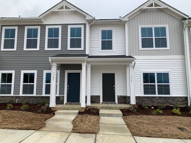 1713 Kauri Cliffs Dr, Fuquay Varina, NC 27526