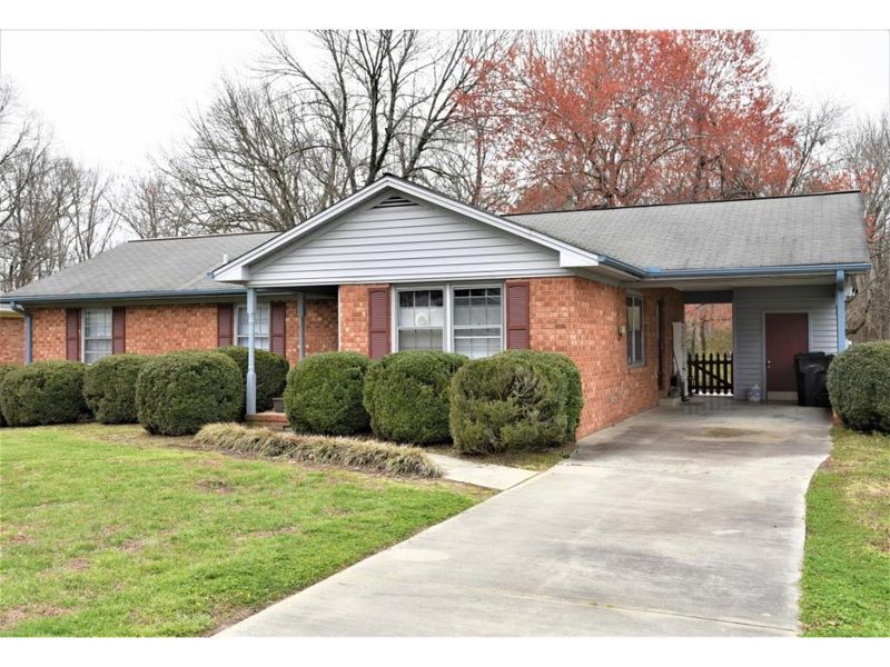 1716 Cherry Dr, Burlington, NC 27215