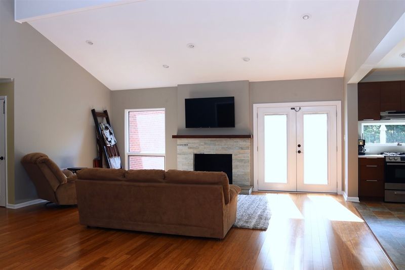 1716 Robinhood Dr, Burlington, NC 27217