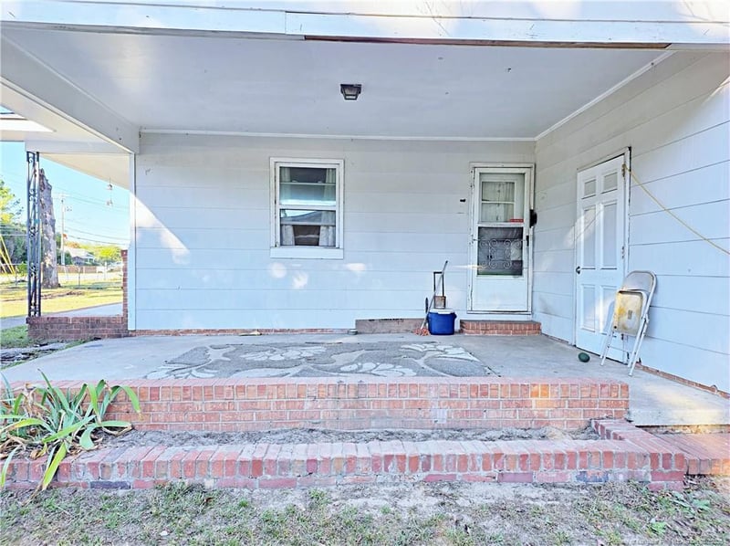 1716 Shaw Rd, Fayetteville, NC 28311