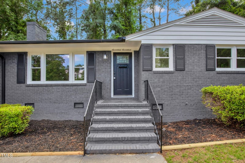 1717 Mcgougan Rd, Fayetteville, NC 28303