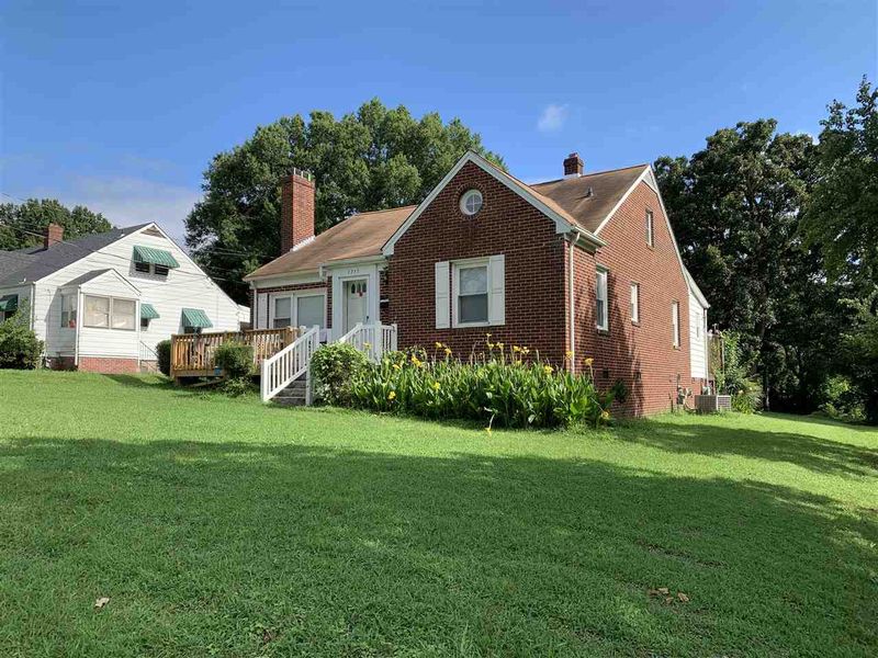 1717 N Mebane St, Burlington, NC 27217