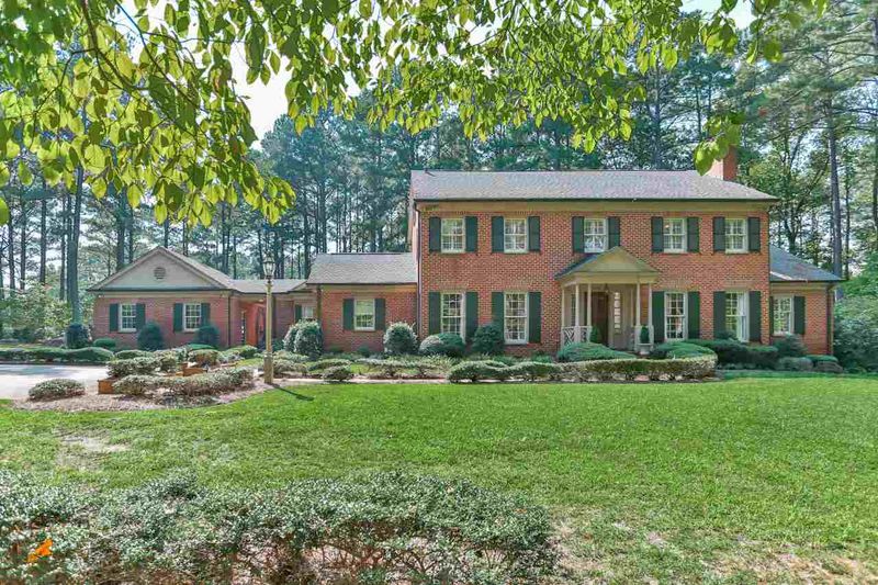 1717 Windmill Dr, Sanford, NC 27330