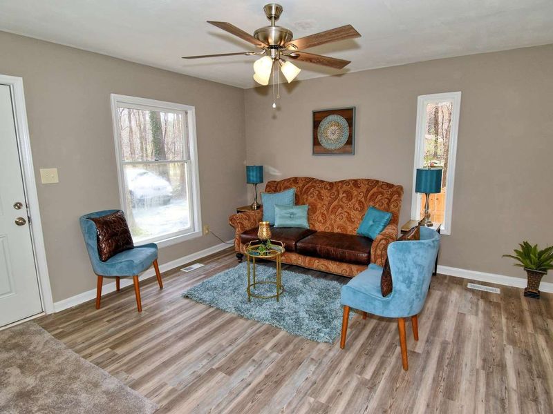 1718 Wildcat Ln, Chapel Hill, NC 27516