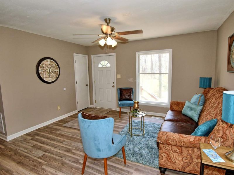 1718 Wildcat Ln, Chapel Hill, NC 27516