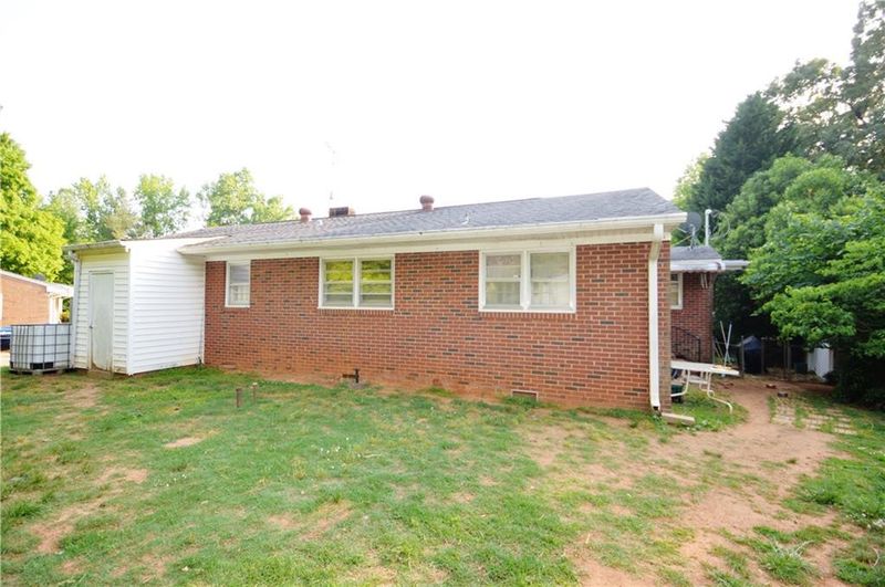 1719 Elder Ct, Burlington, NC 27215