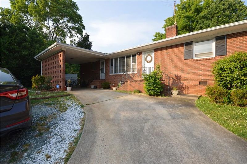 1719 Elder Ct, Burlington, NC 27215