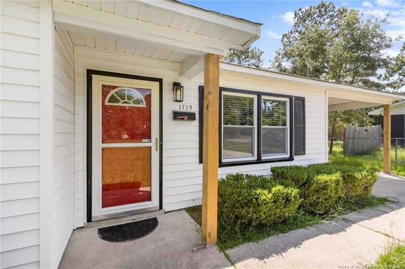 1719 Merry Oaks Dr, Fayetteville, NC 28304