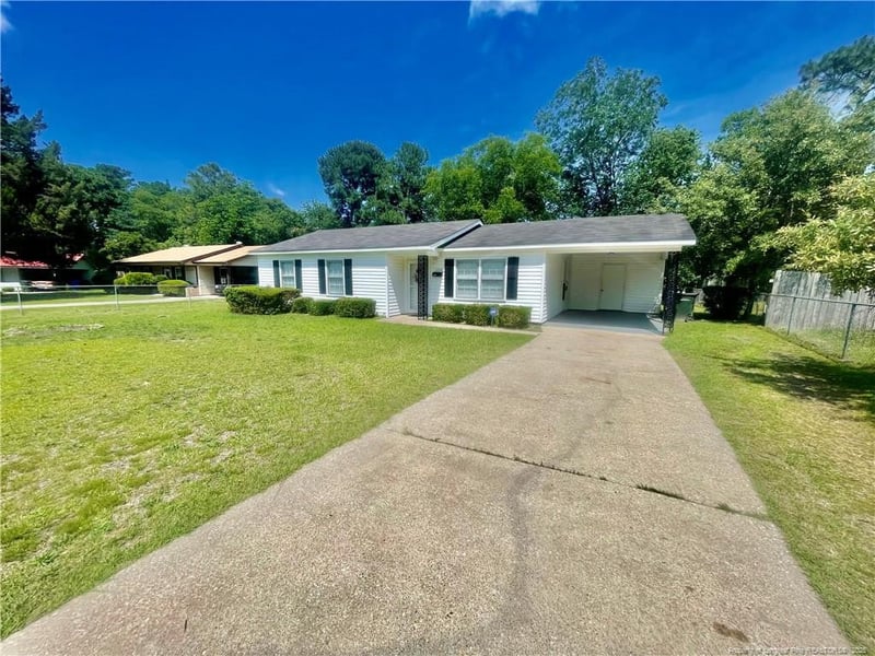 1719 Merry Oaks Dr, Fayetteville, NC 28304