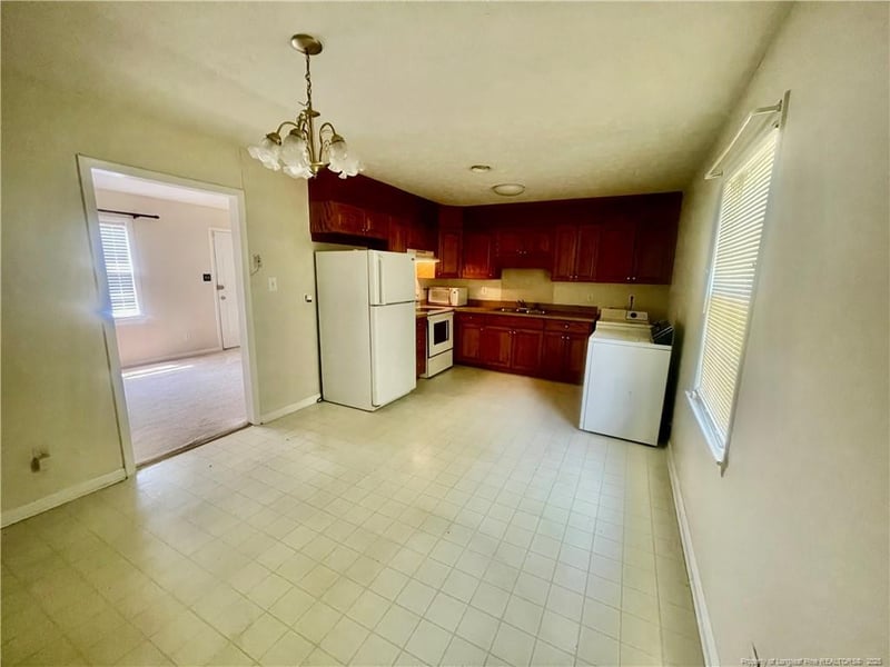 1719 Merry Oaks Dr, Fayetteville, NC 28304