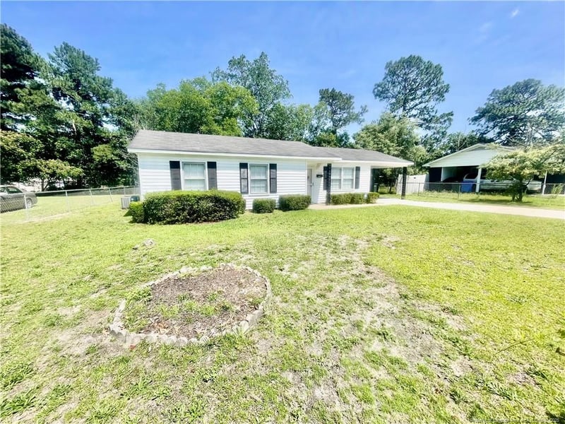 1719 Merry Oaks Dr, Fayetteville, NC 28304