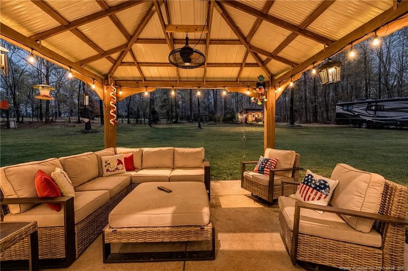 172 Canyon Creek Dr, Sanford, NC 27330