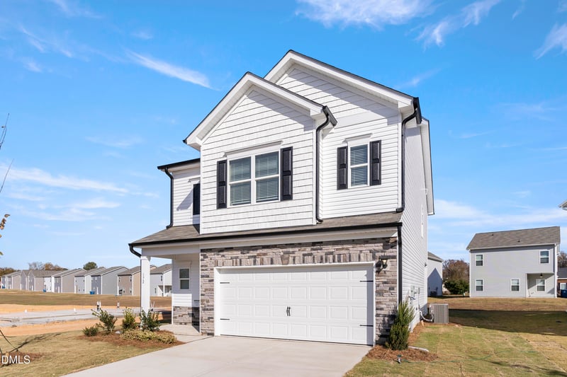 172 Courtside Dr, Dunn, NC 28334