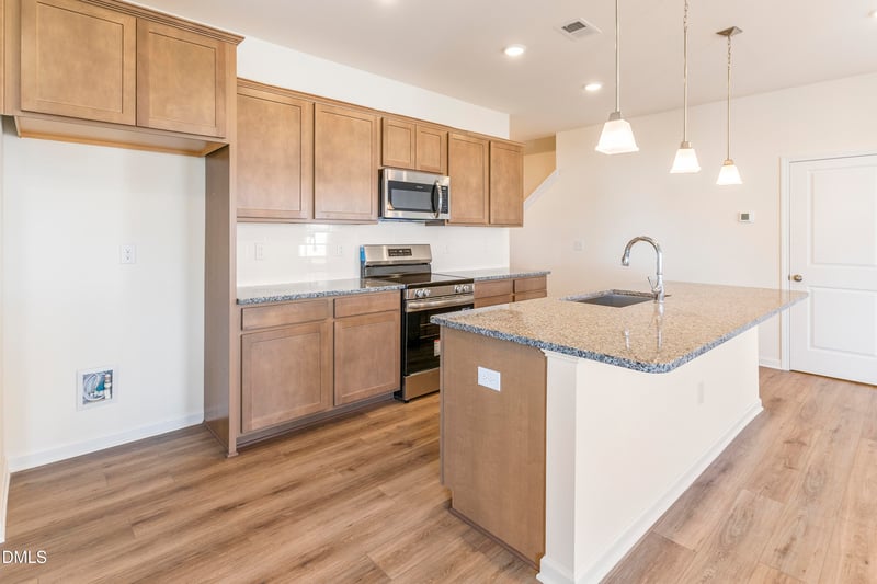 172 Courtside Dr, Dunn, NC 28334