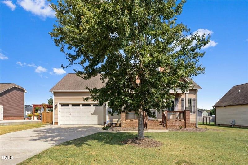 172 Westchase Dr, Clayton, NC 27527