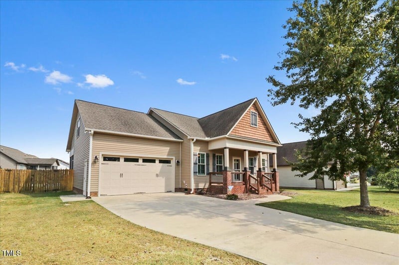 172 Westchase Dr, Clayton, NC 27527