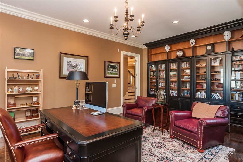 1720 Canterbury Rd, Raleigh, NC 27608