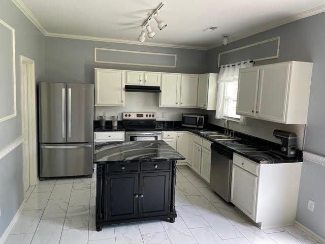 1721 Longshadow Dr, Burlington, NC 27217