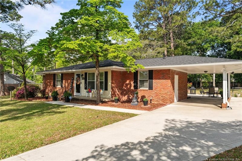 1726 Martindale Dr, Fayetteville, NC 28304