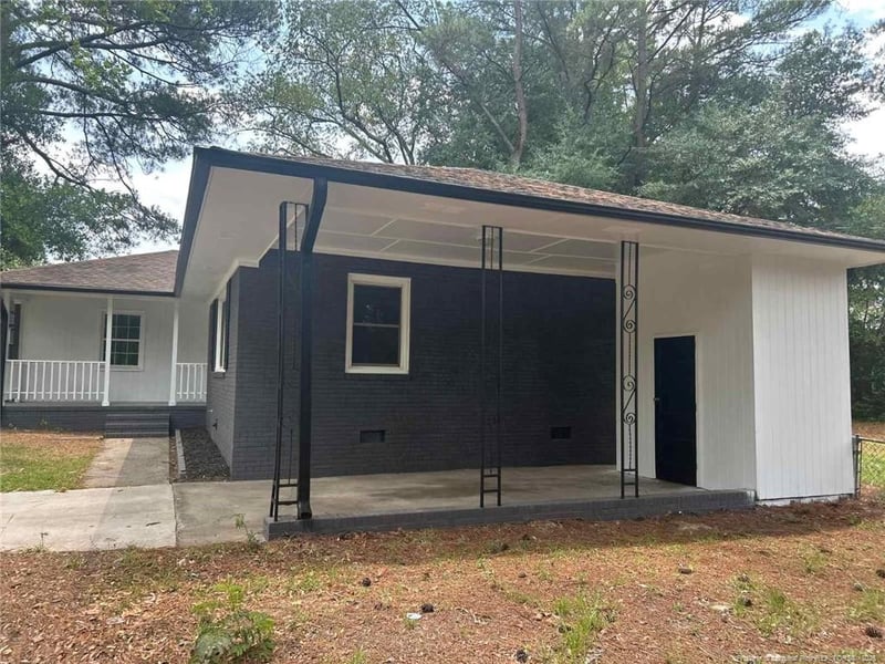 1726 Wayne Ln, Fayetteville, NC 28304