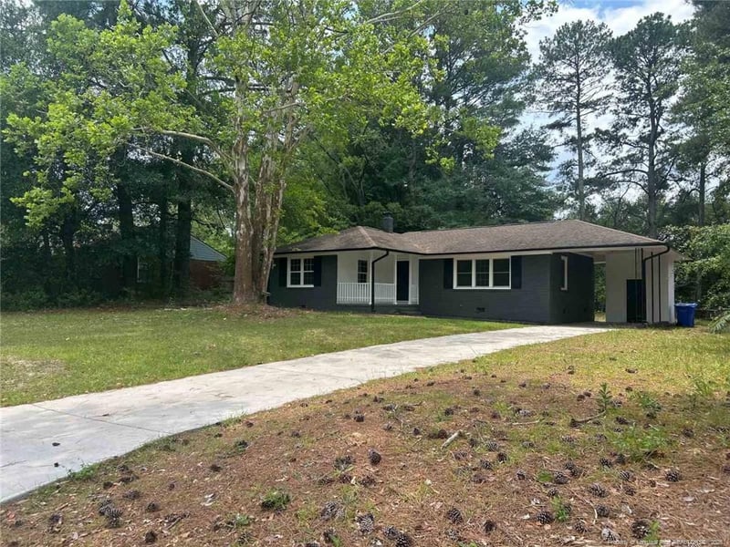 1726 Wayne Ln, Fayetteville, NC 28304