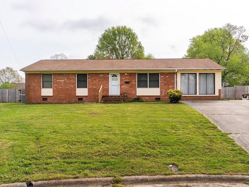 1727 Cherry Dr, Burlington, NC 27215
