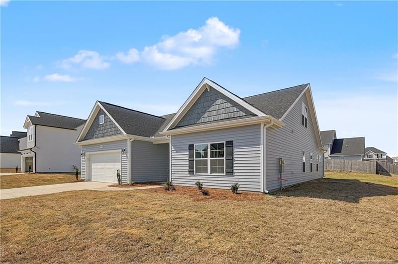 1727 Man O War Dr, Hope Mills, NC 28348