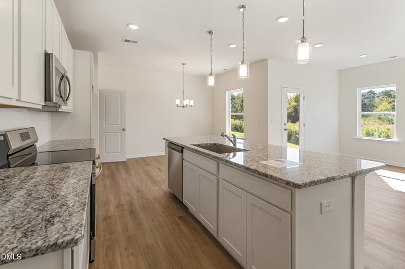 173 Courtside Dr, Dunn, NC 28334