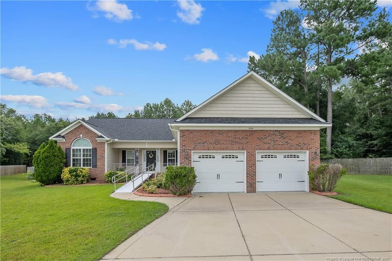 1733 Thunder Gulch Trl, Hope Mills, NC 28348