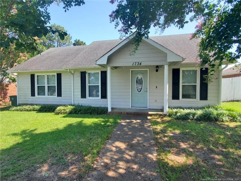 1734 Winnabow Dr, Fayetteville, NC 28304