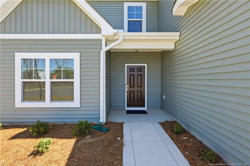 1736 Man O War Dr, Hope Mills, NC 28348