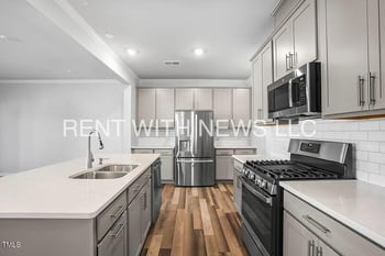 1738 Barrett Run Trl, Apex, NC 27502