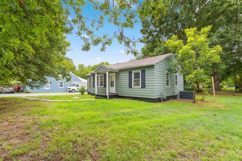 1738 Sharpe Rd, Burlington, NC 27217