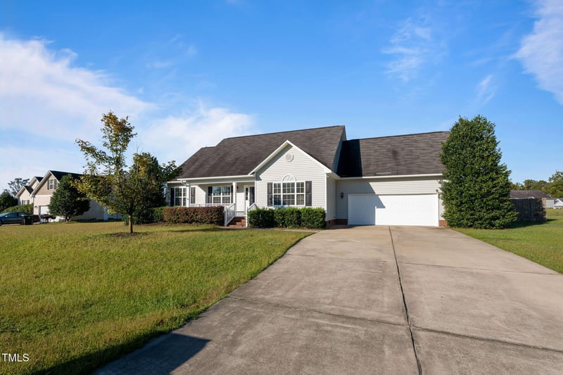 174 Maple Leaf Ct, Lillington, NC 27546