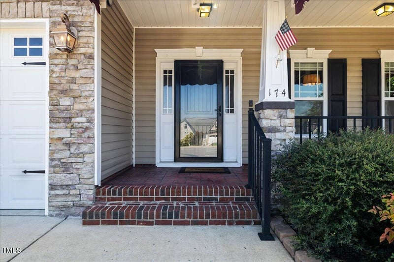 174 Silverthorne Dr, Sanford, NC 27332