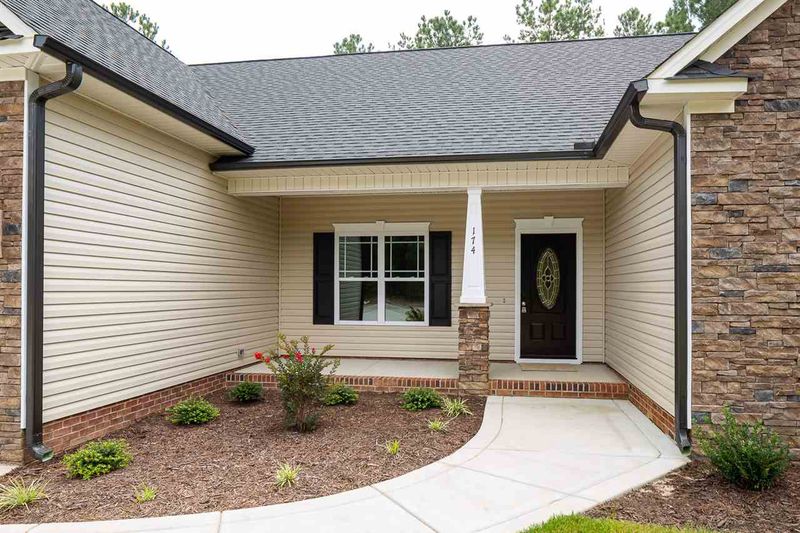 174 Woods Edge Dr, Dunn, NC 28334