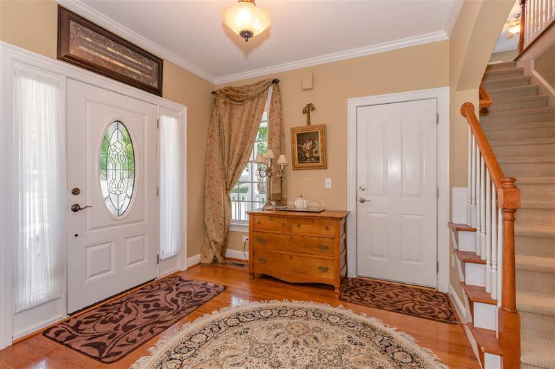 1740 Town Home Dr, Apex, NC 27502