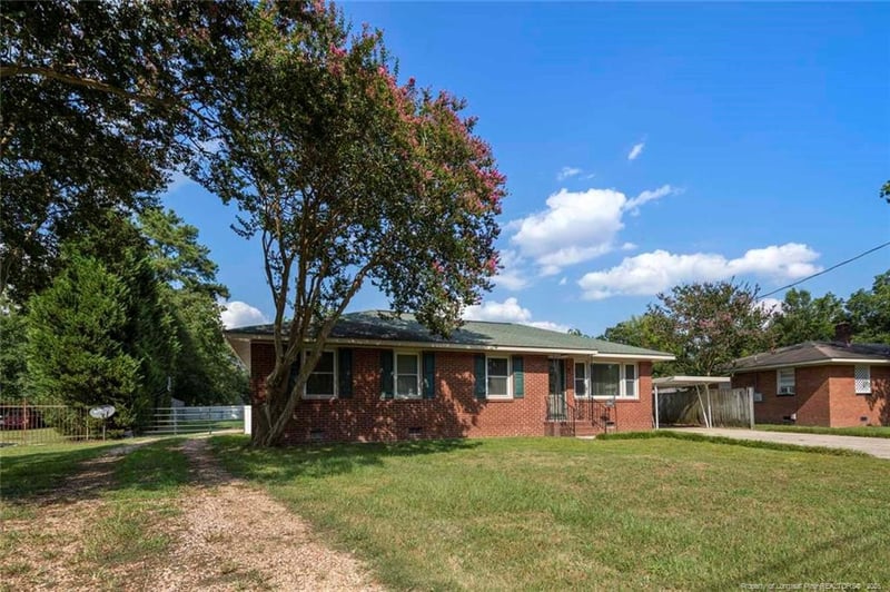 1741 Wayne Ln, Fayetteville, NC 28304