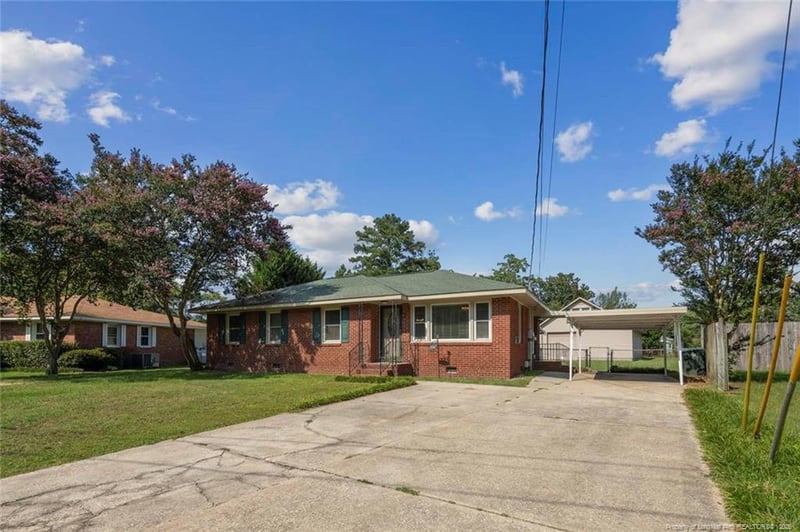 1741 Wayne Ln, Fayetteville, NC 28304