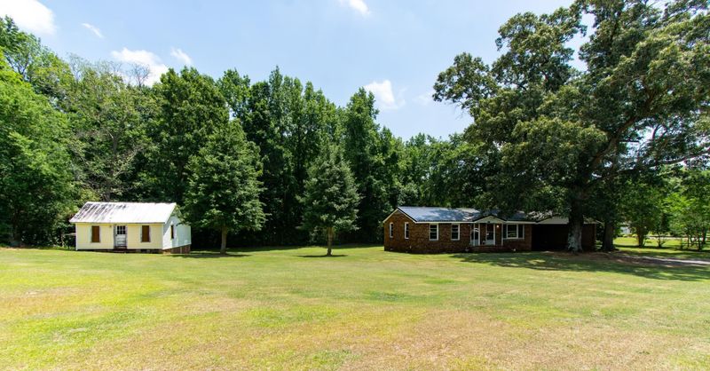 1742 Arrowhead Rd, Dunn, NC 28334