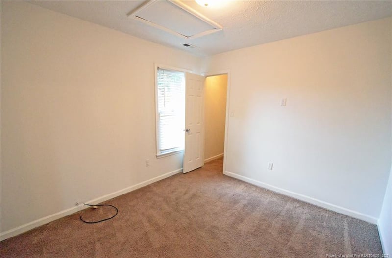 1742 Winnabow Dr, Fayetteville, NC 28304
